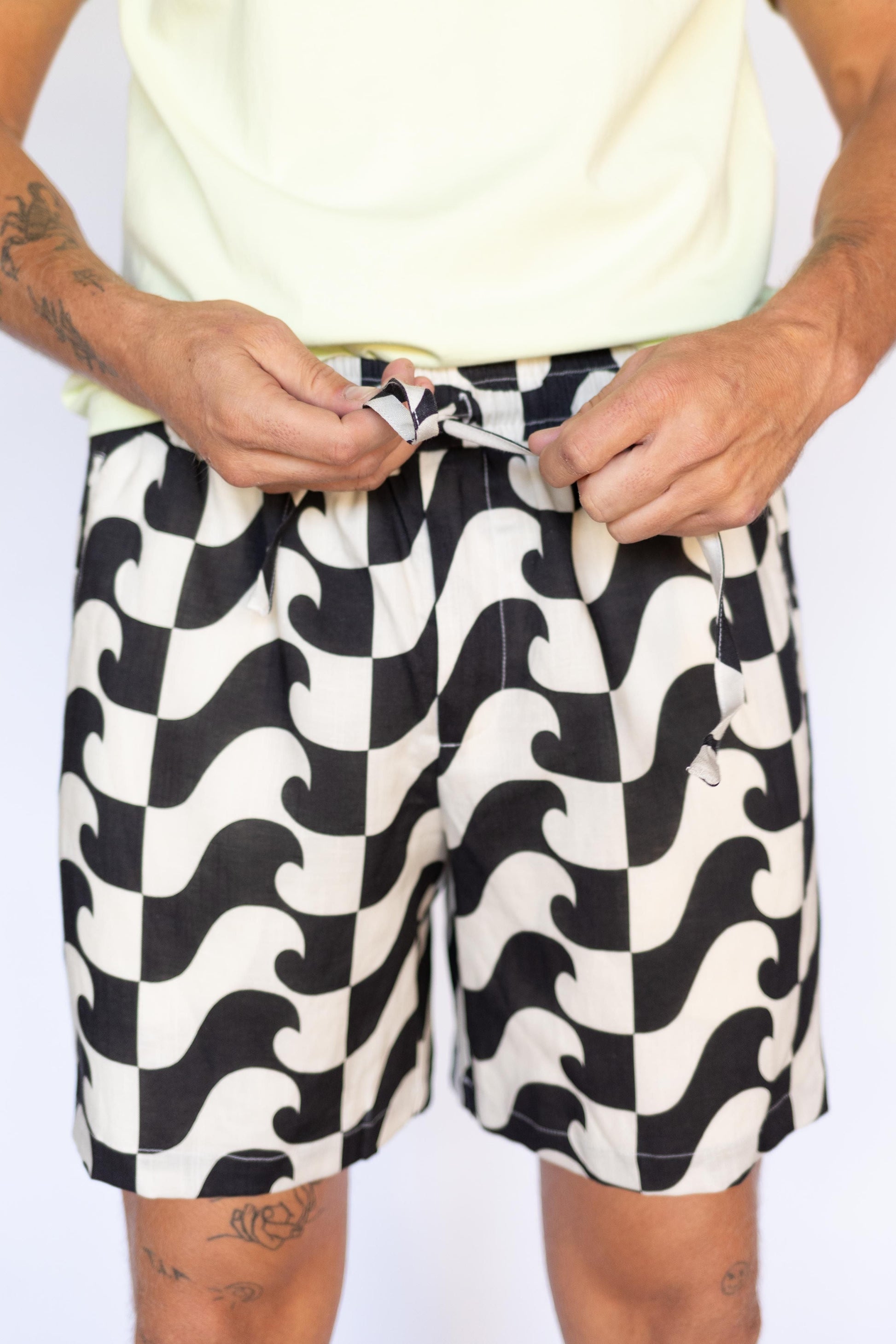 Mens Hawaii Resort Wear - Billy Aloha Lounge Short - Mono Waves 2